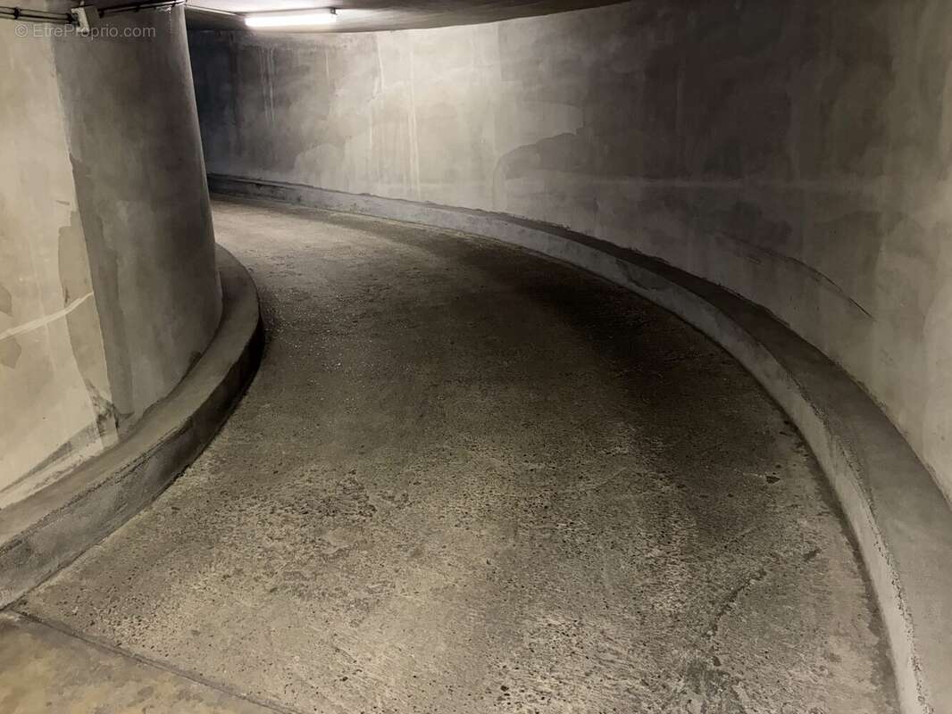 Parking à PARIS-19E