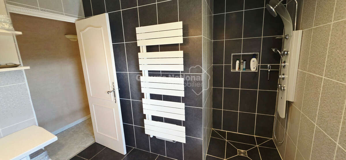 Maison de 151m², piscine, vue et terrain de 1527m² - photo 10