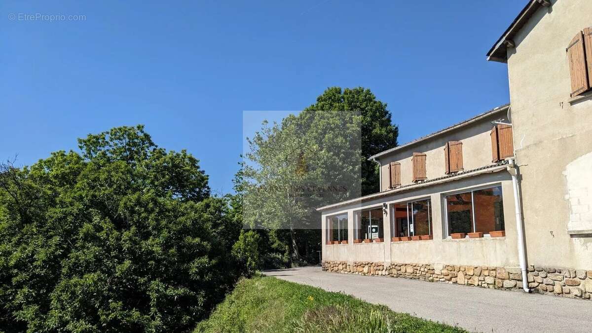 Maison à LE COLLET-DE-DEZE