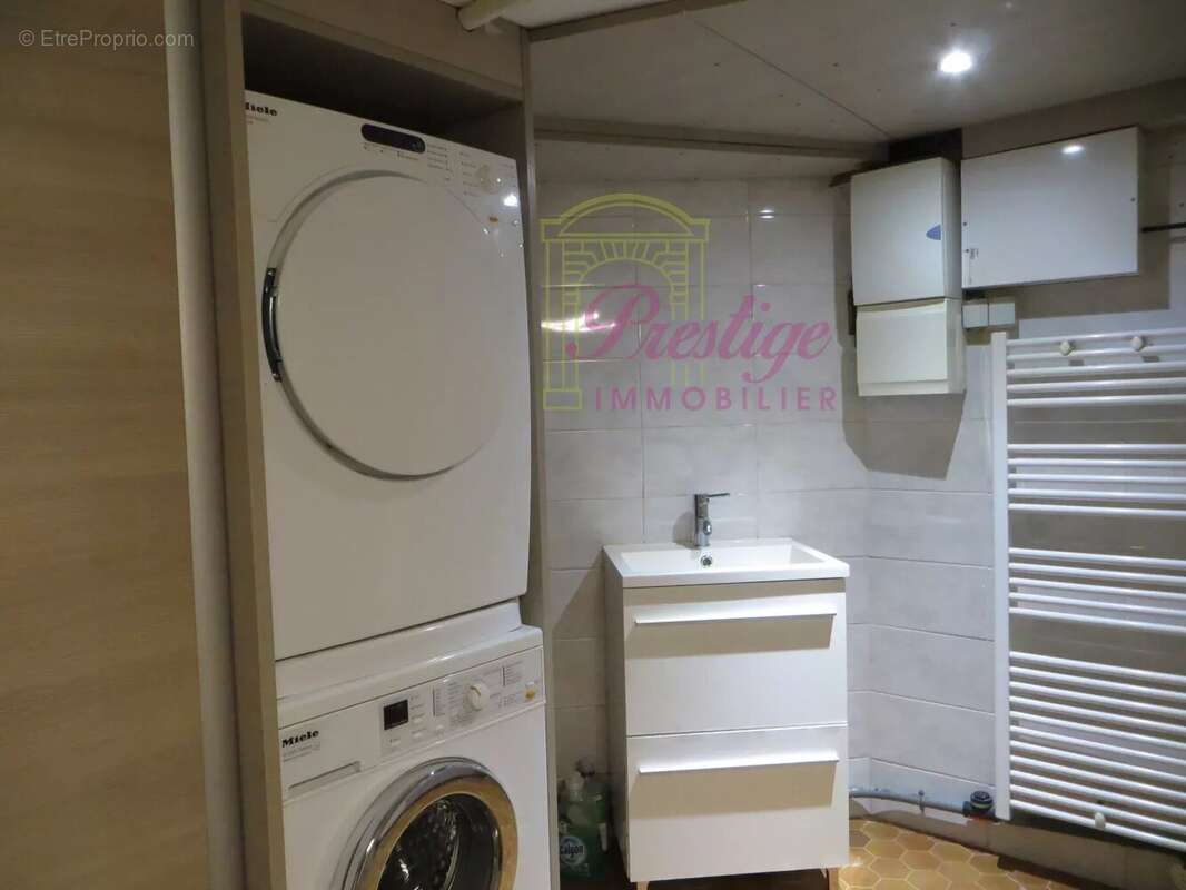 Maison à LE MESNIL-LE-ROI