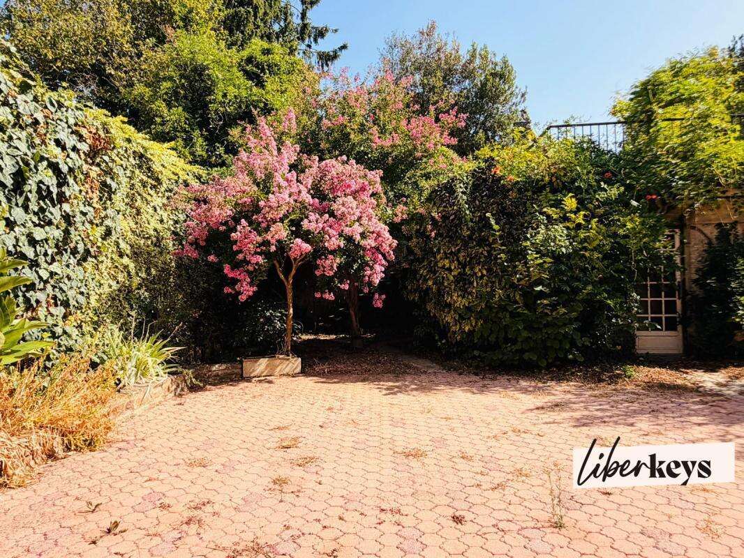 La châtaigneraie – maison de ville 269 m² avec studio indépendant : résidence familiale ou investissement locatif à fort potenti - photo 9