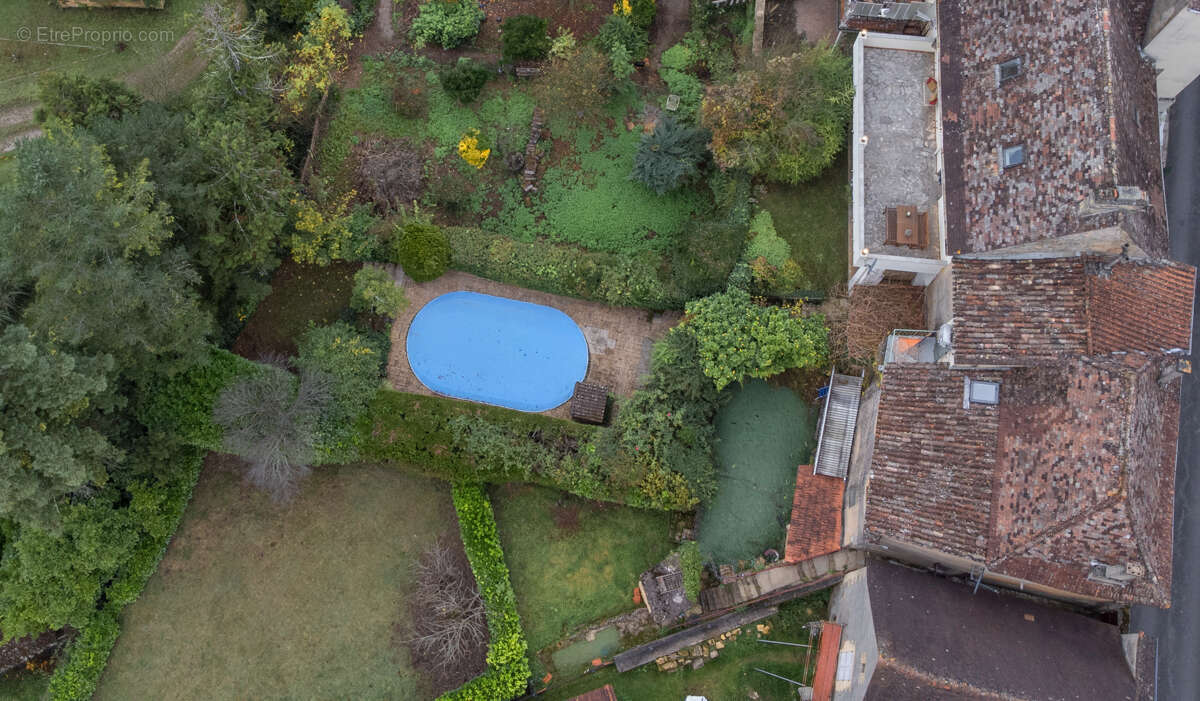 Maison à COUZE-ET-SAINT-FRONT