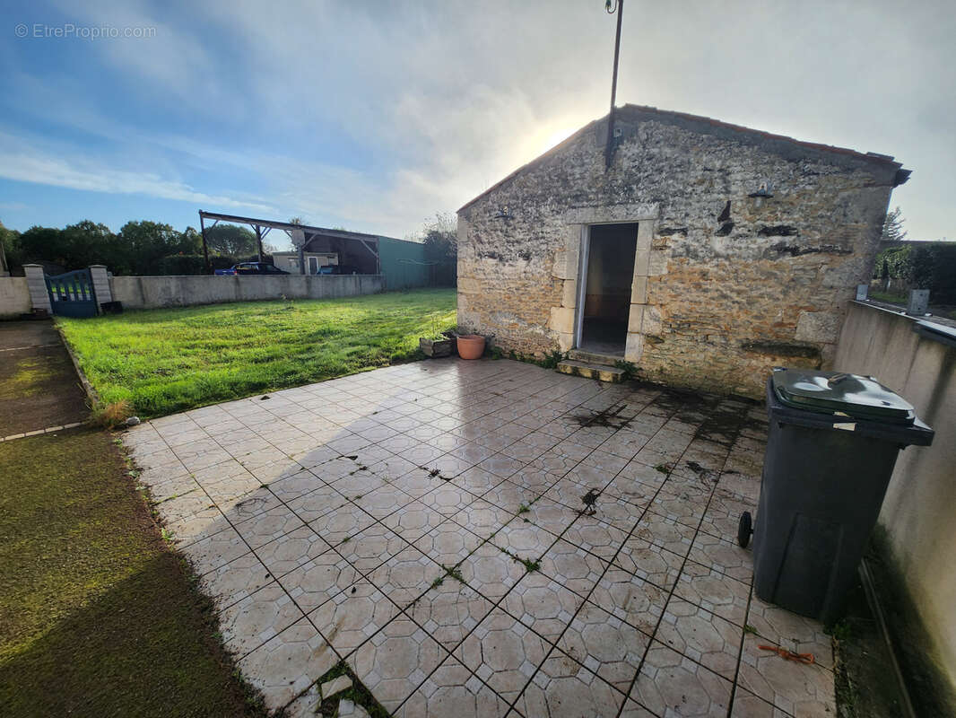 Maison à SAINTE-GEMME-LA-PLAINE