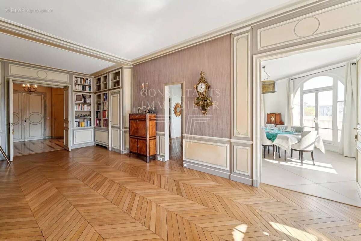 Appartement à NEUILLY-SUR-SEINE