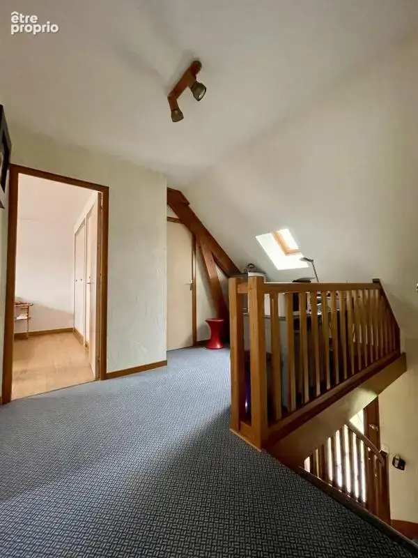 Maison au calme avec grand terrain et beau potentiel - photo 11