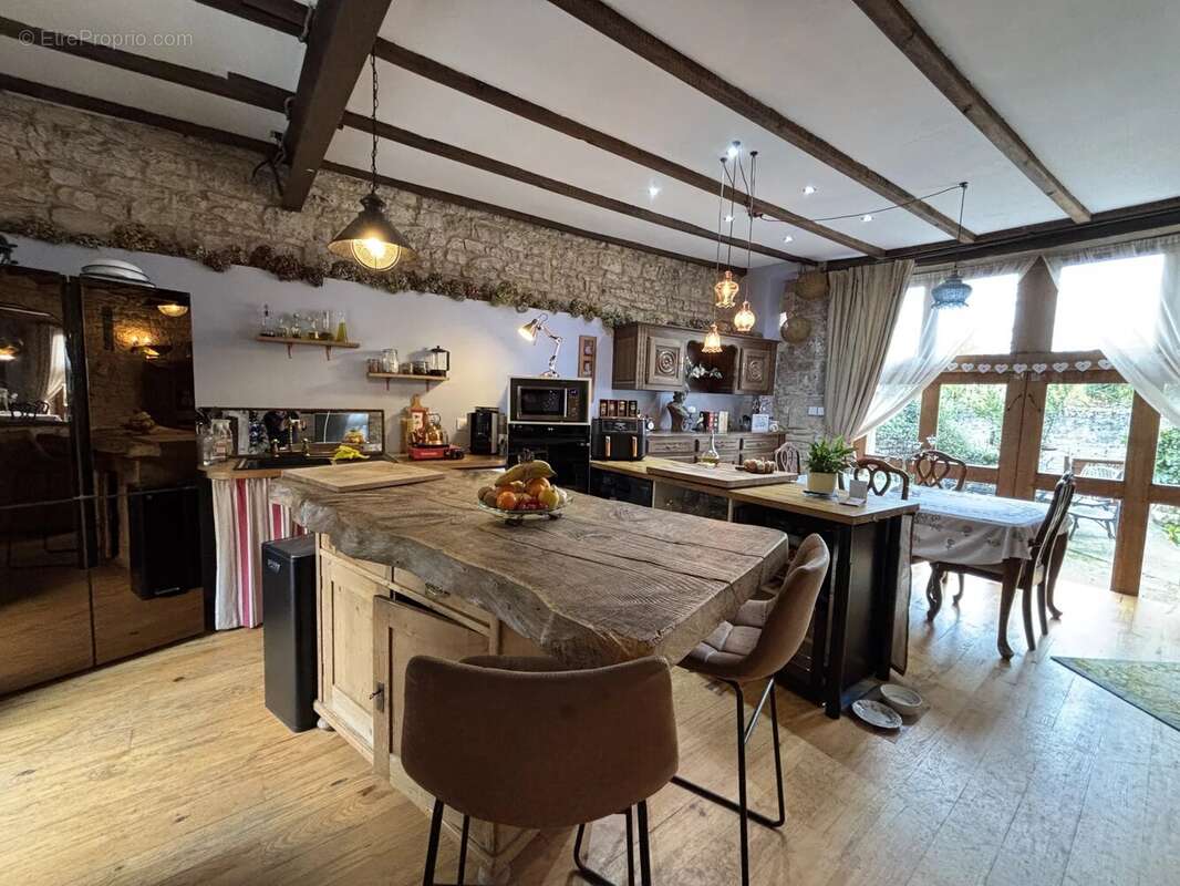 Appartement à NANTEUIL-EN-VALLEE