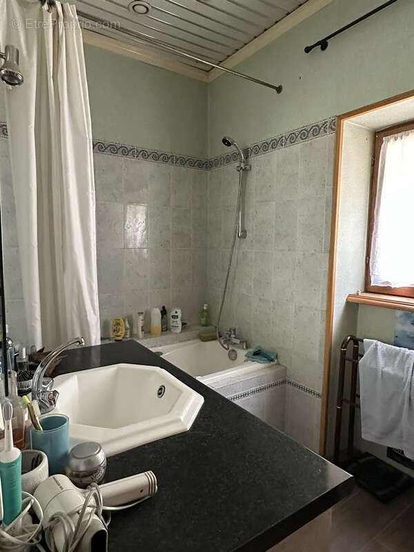 À vendre, moitié droite d’une magnifique maison de maître avec garage et jardin - photo 26