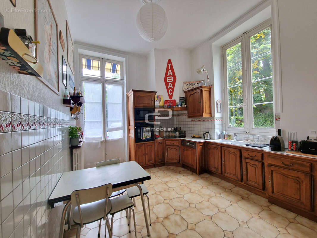 Appartement à COLLONGES-AU-MONT-D'OR