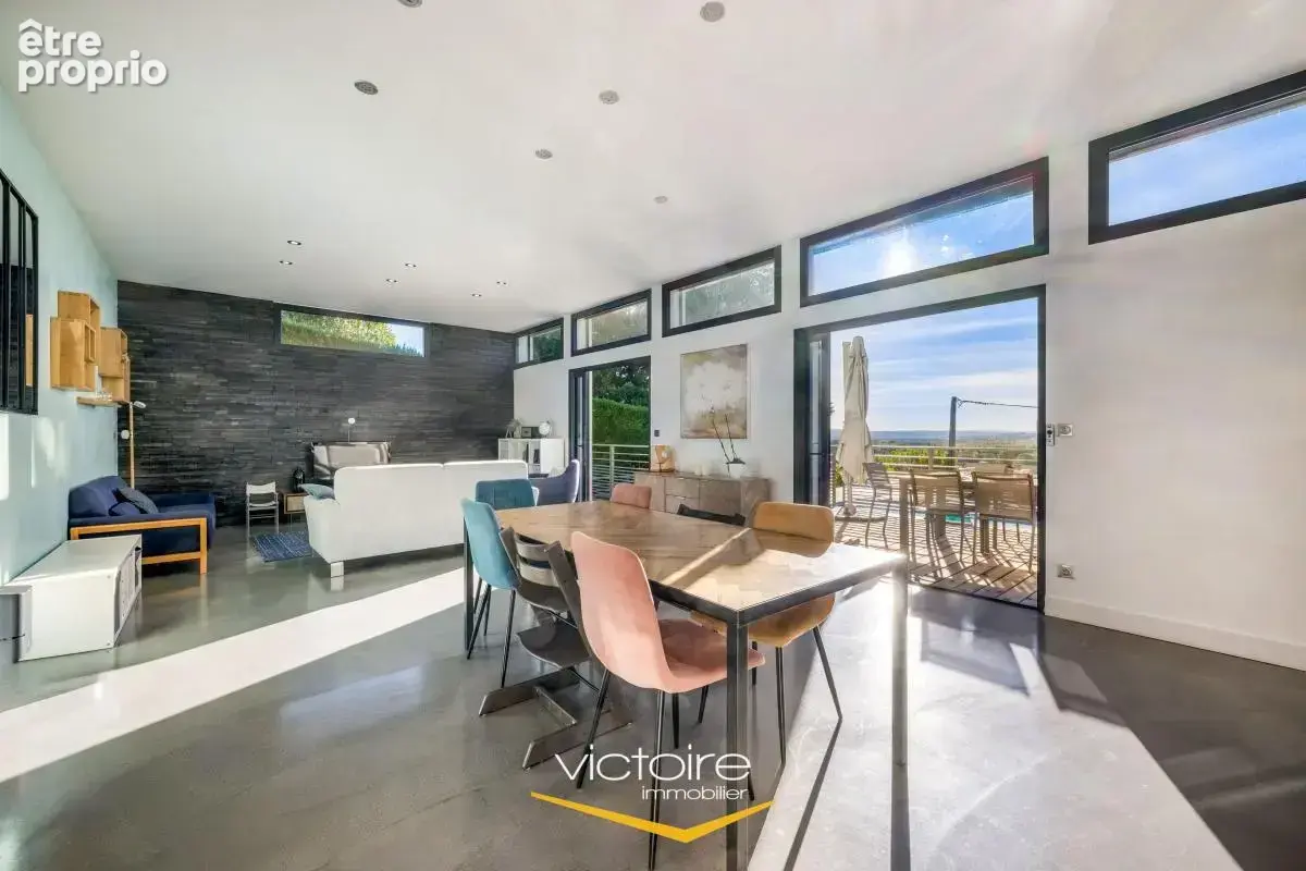 Bourgoin-Jallieu, Mozas – Maison contemporaine de 5ch, 166 m² avec vue incroyable, piscine chauffée et DPE B - photo 6