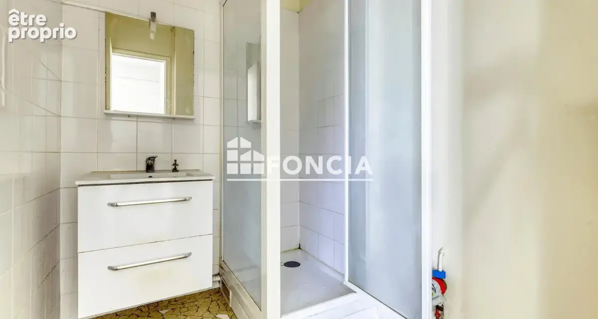 MONTROUGE – Deux pièces en étage avec ascenseur, au calme sur cour - photo 10
