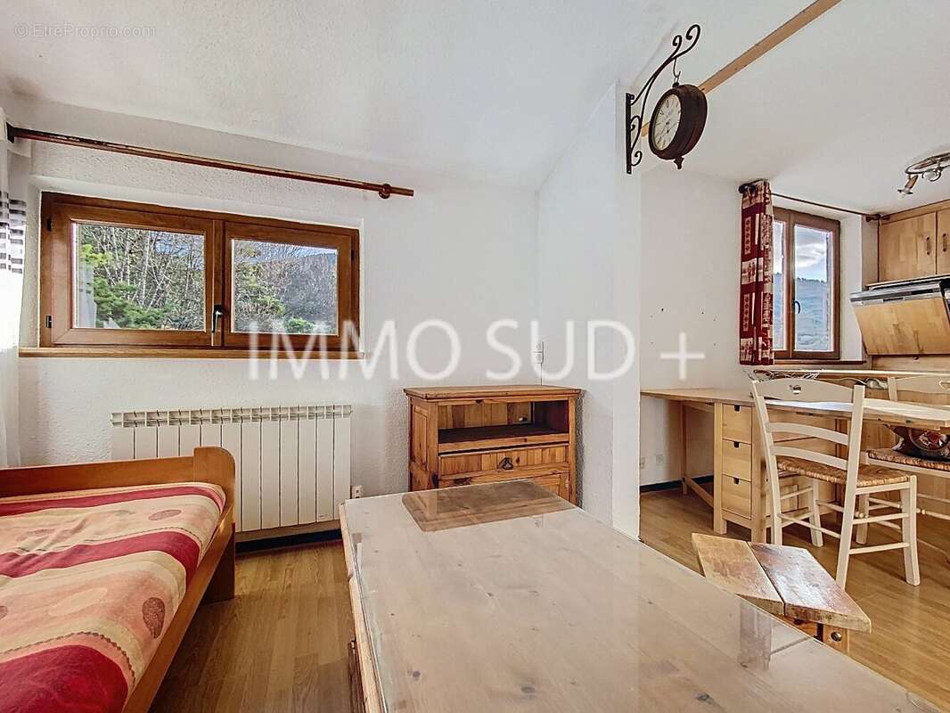 Appartement à CHATEAU-BERNARD