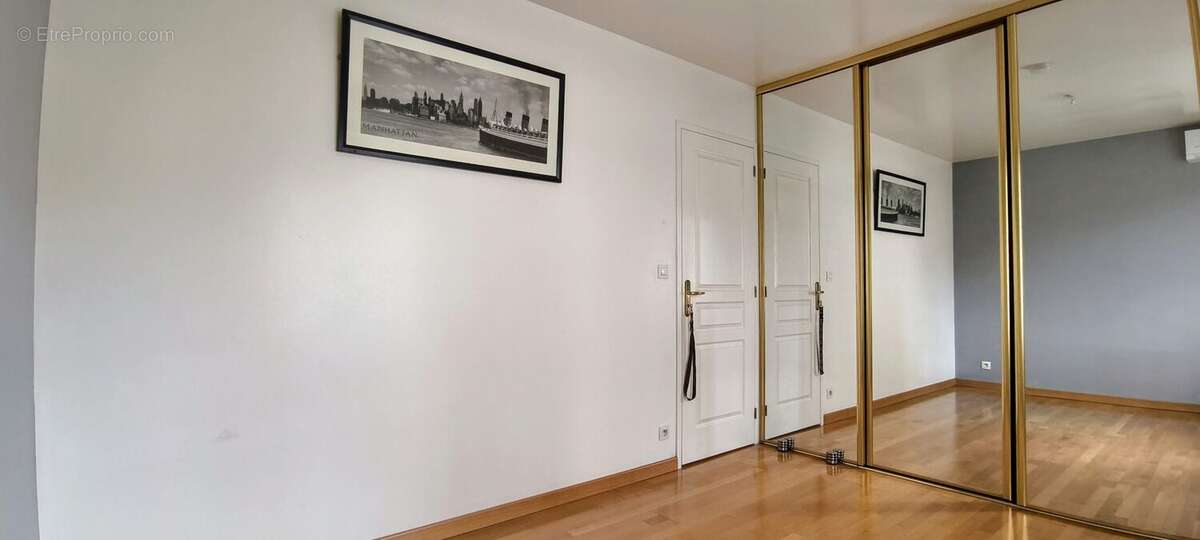 Chambre 2 - Maison à SAINT-THIBAULT-DES-VIGNES