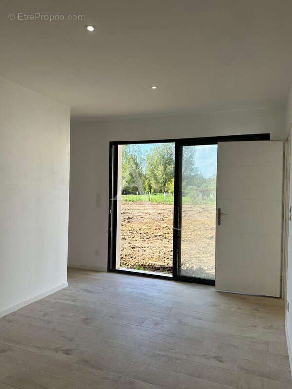 Maison à NIEUL-LE-VIROUIL