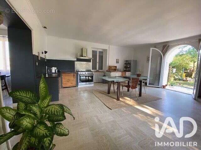 Maison 224 m² à Puyravault  - photo 8