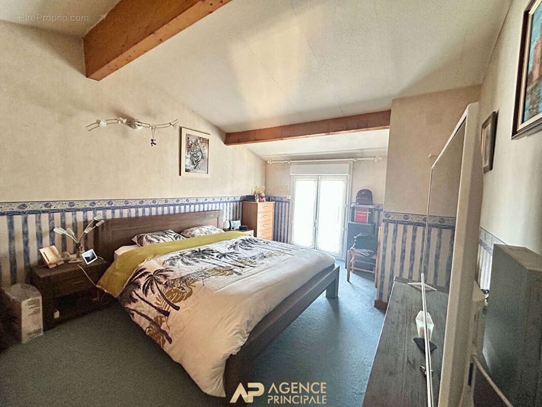 Aytré Maison familiale avec piscine, vie de plain-pied et 3 garages -141m2 - photo 9