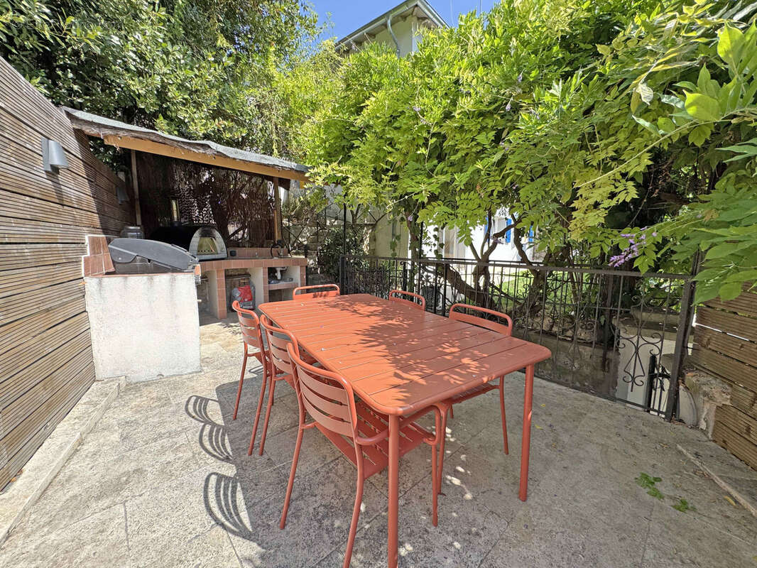 Vence - Villa rénovée avec jardin et appartement indépendant à proximité du centre-ville - photo 2
