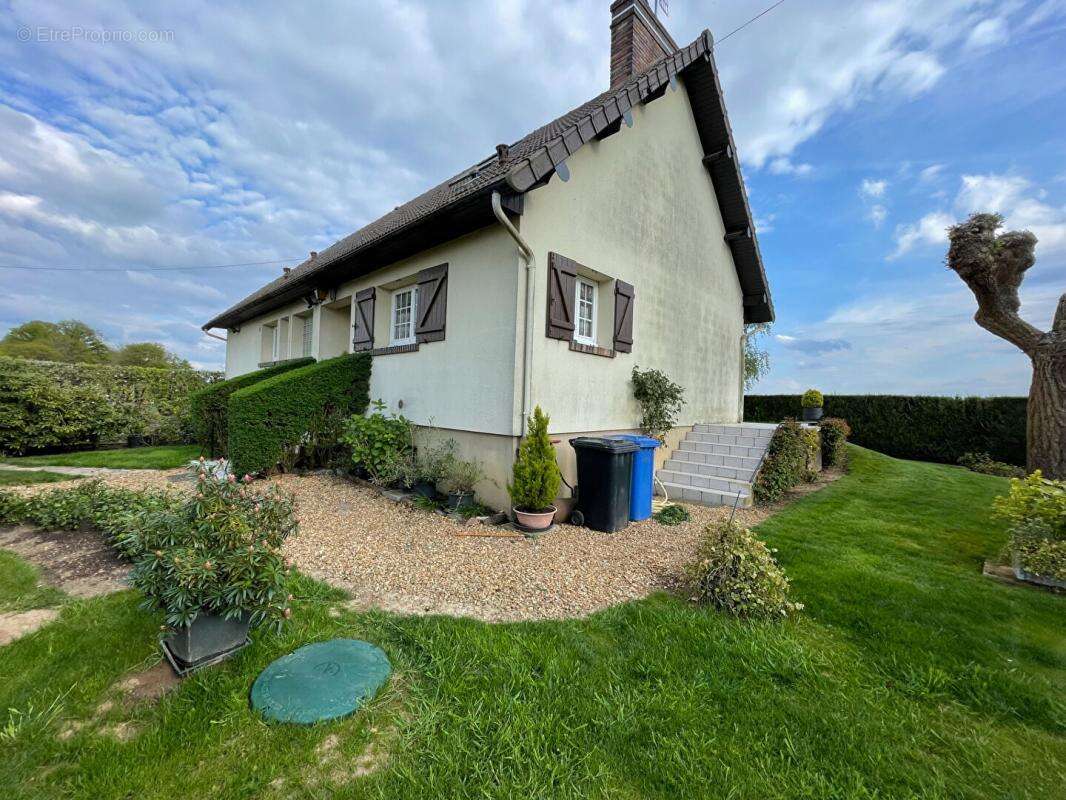 Maison à FAVEROLLES