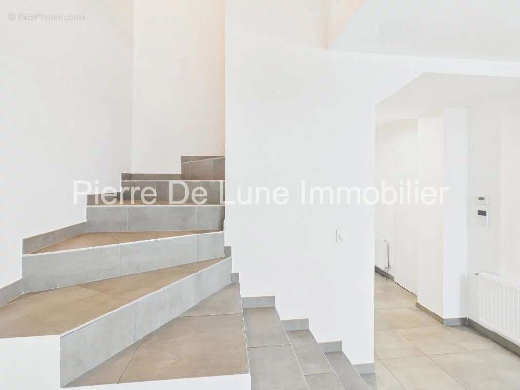 Appartement à SATHONAY-CAMP