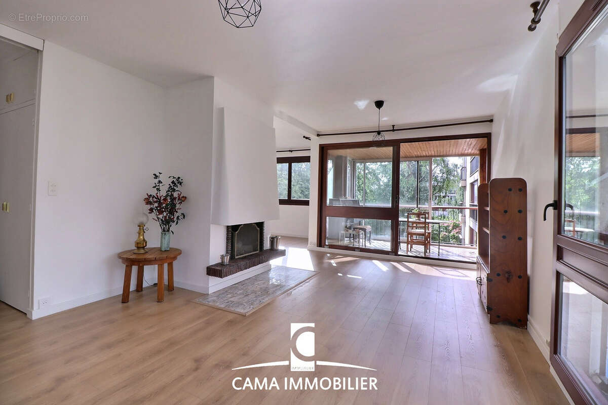 Appartement à FONTENAY-LE-FLEURY