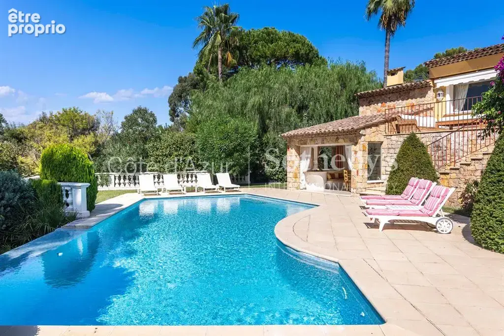 Mougins, villa avec piscine à débordement et vue sur le vieux village - photo 4
