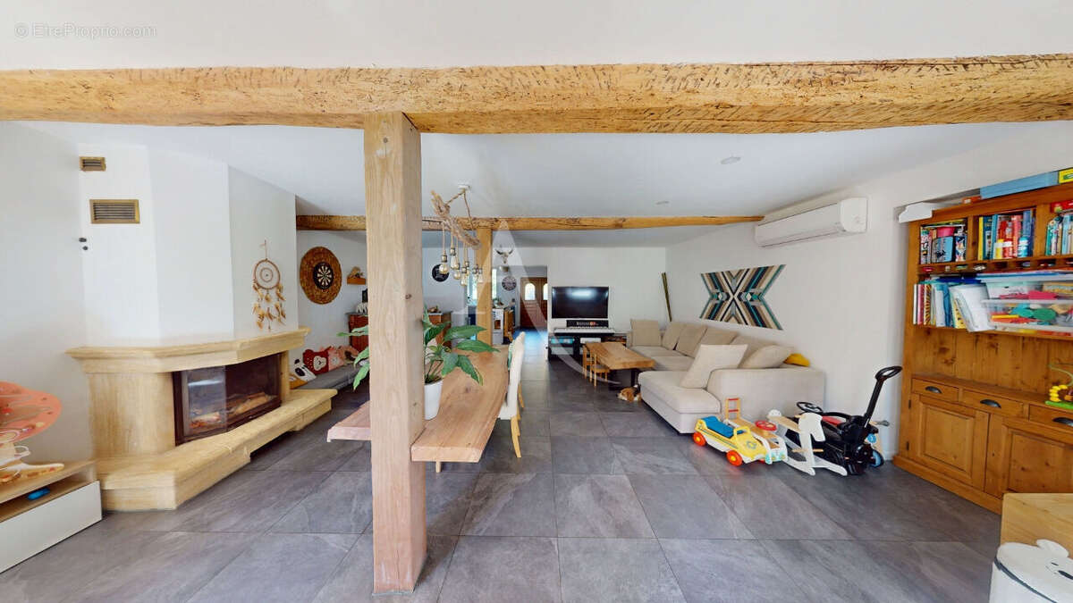 Maison Daux 4 pièce(s) 152 m² sur 336 m² de terrain - photo 3