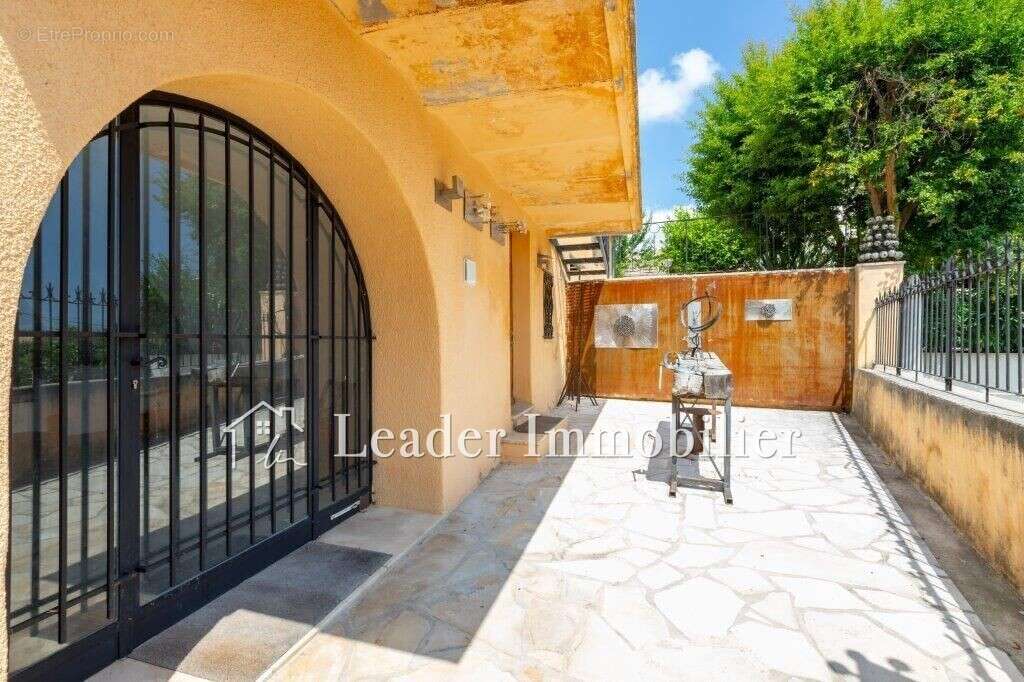 Maison à TOURRETTES-SUR-LOUP