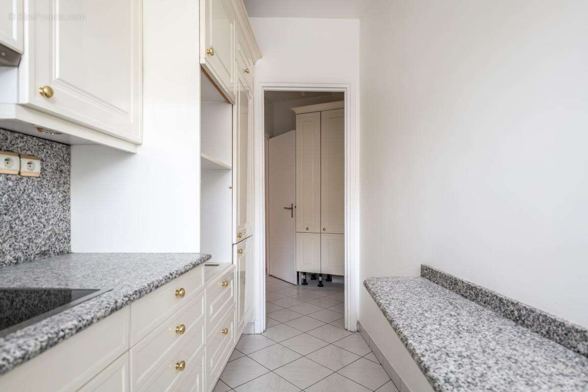Appartement à PARIS-14E