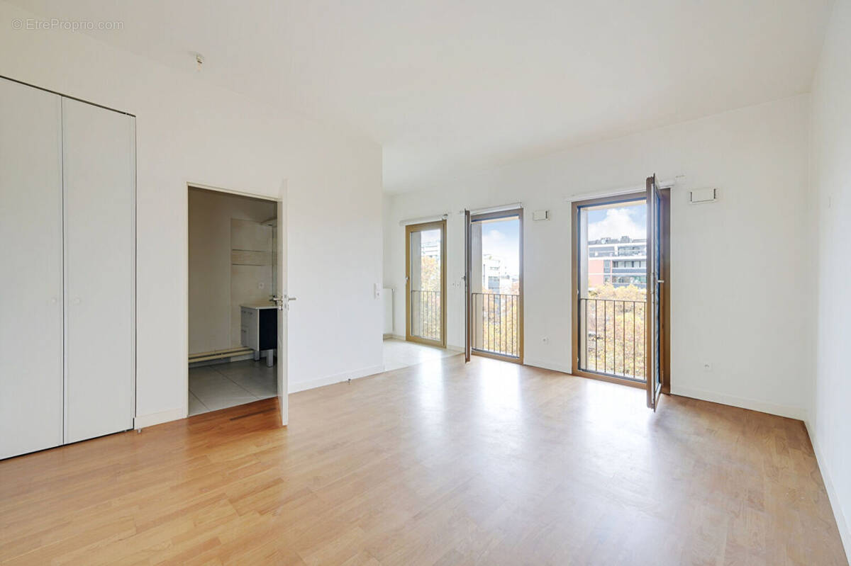 Appartement à PARIS-19E