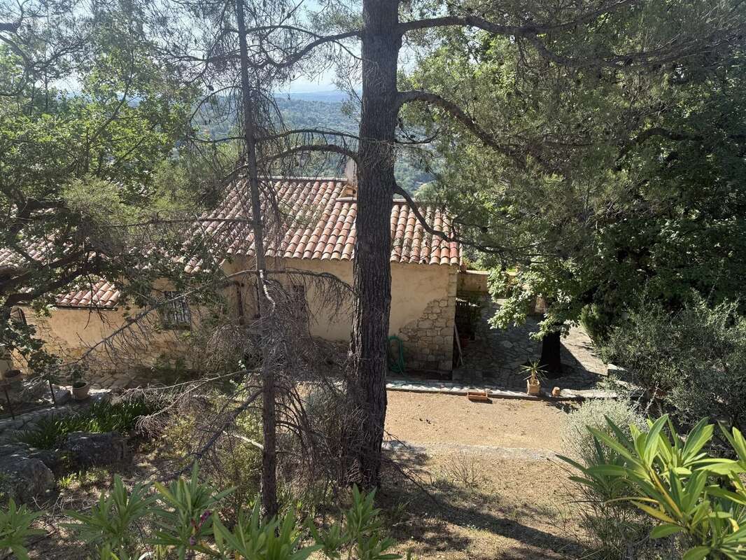 Maison à CHATEAUNEUF-GRASSE