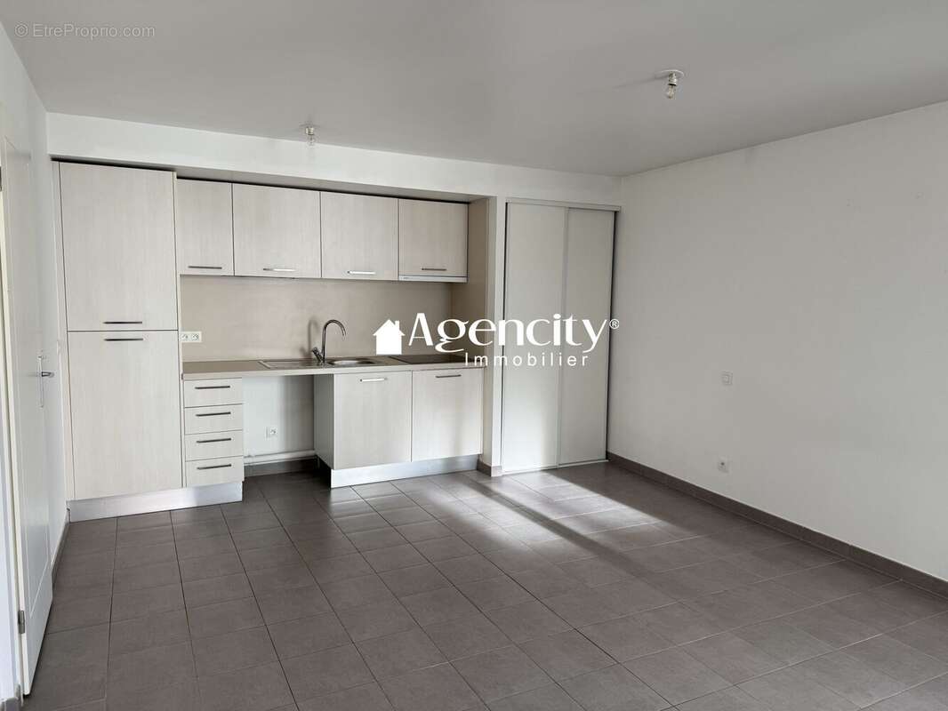 Appartement à BRIE-COMTE-ROBERT