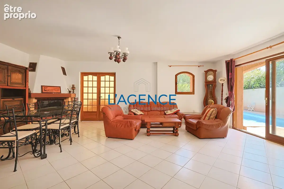 Hyeres proche commodités villa 260m2 avec piscine au calme - photo 16