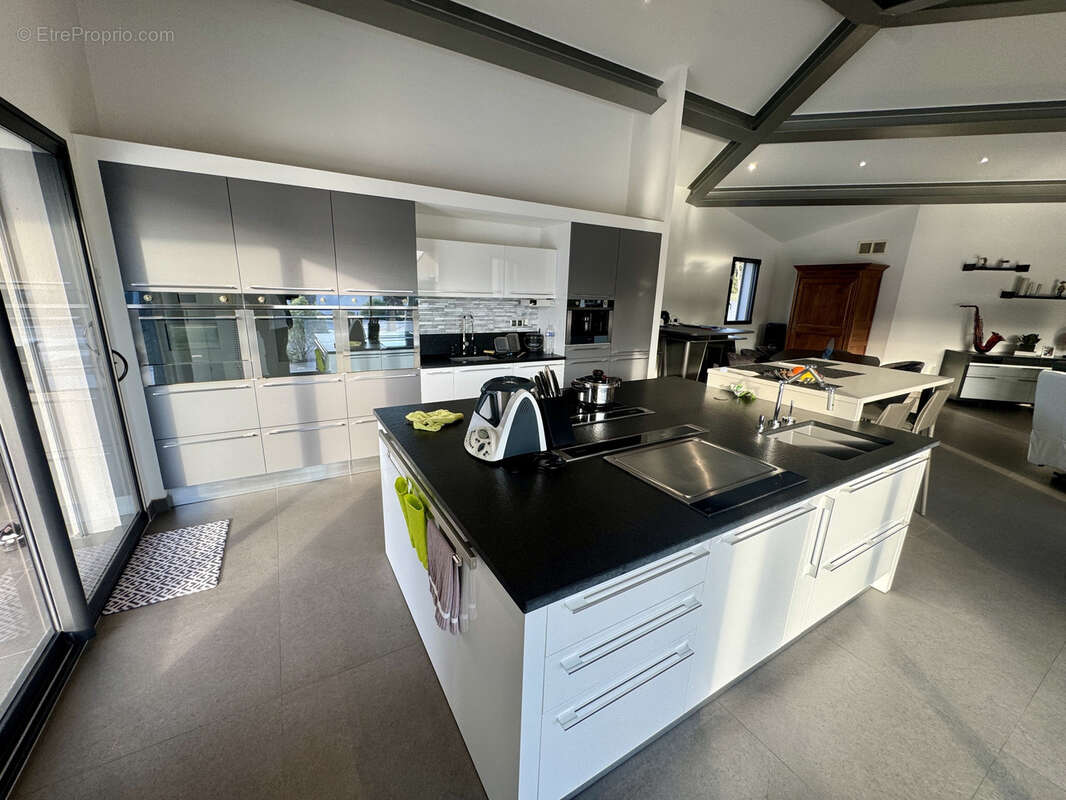 Maison à SAINTE-CECILE-LES-VIGNES