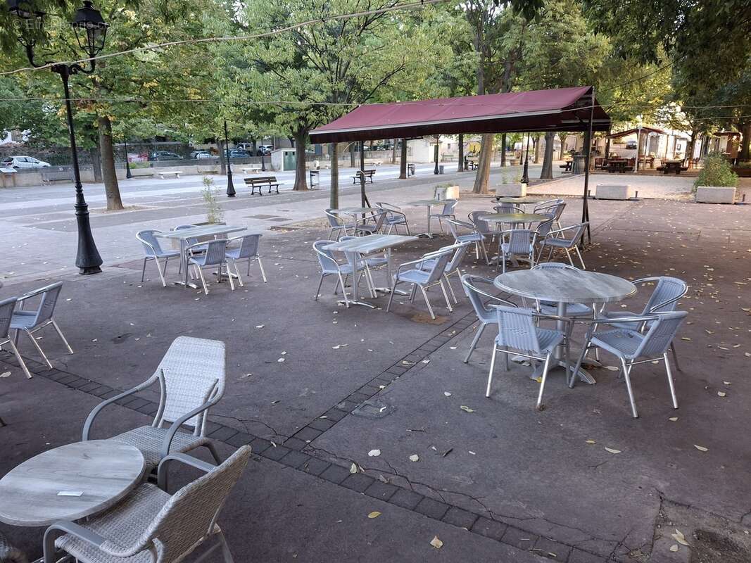 Commerce à ROQUEVAIRE