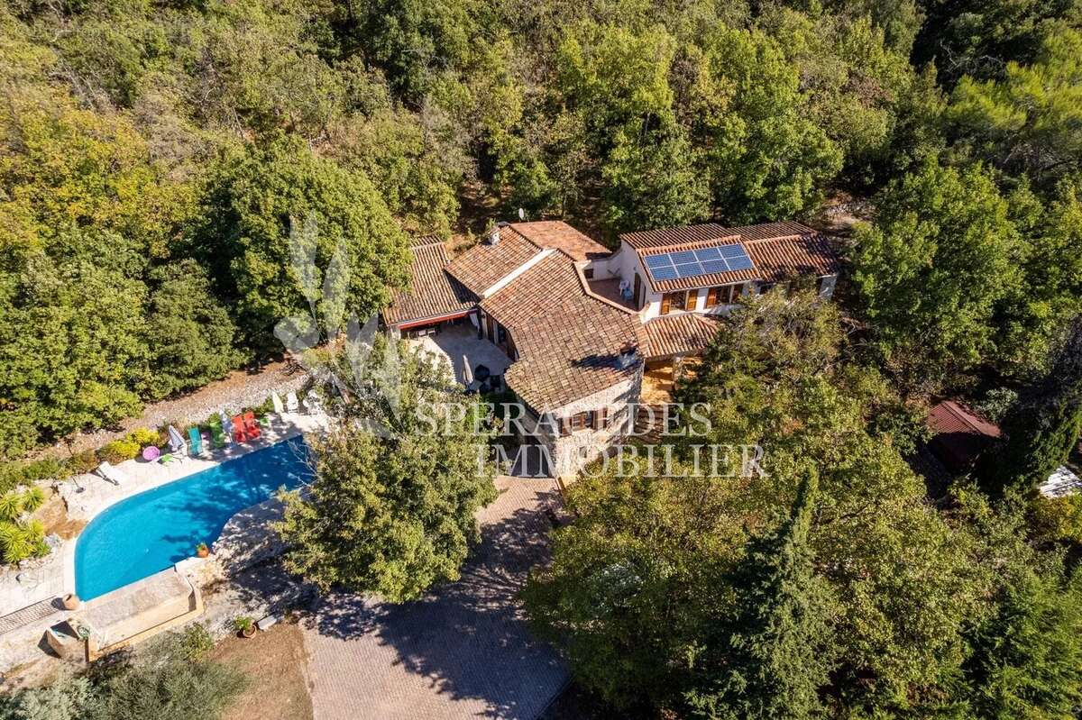 Maison à SAINT-CEZAIRE-SUR-SIAGNE