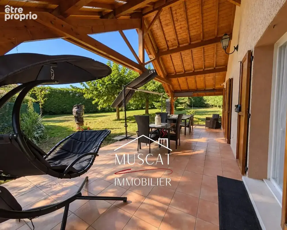 MURS-ET-GELIGNIEUX - Maison de plain-pied - dépendance de 210m2 - double garage - jardin - terrasse - photo 3