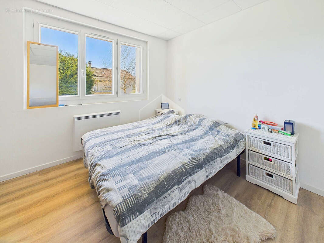 Maison à ONET-LE-CHATEAU