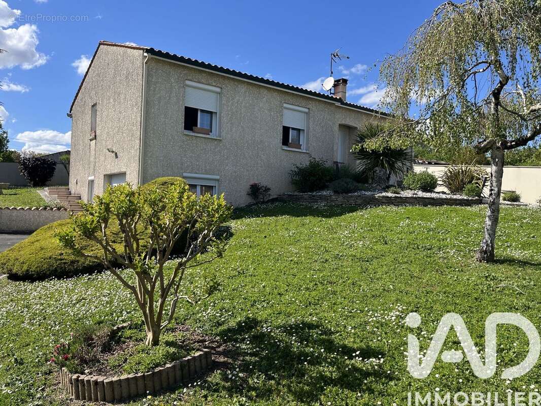 Photo 2 - Maison à ARCHIAC
