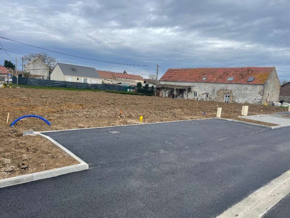 Terrain à MAREUIL-LES-MEAUX