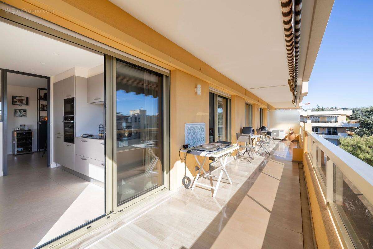 Appartement à SAINT-LAURENT-DU-VAR