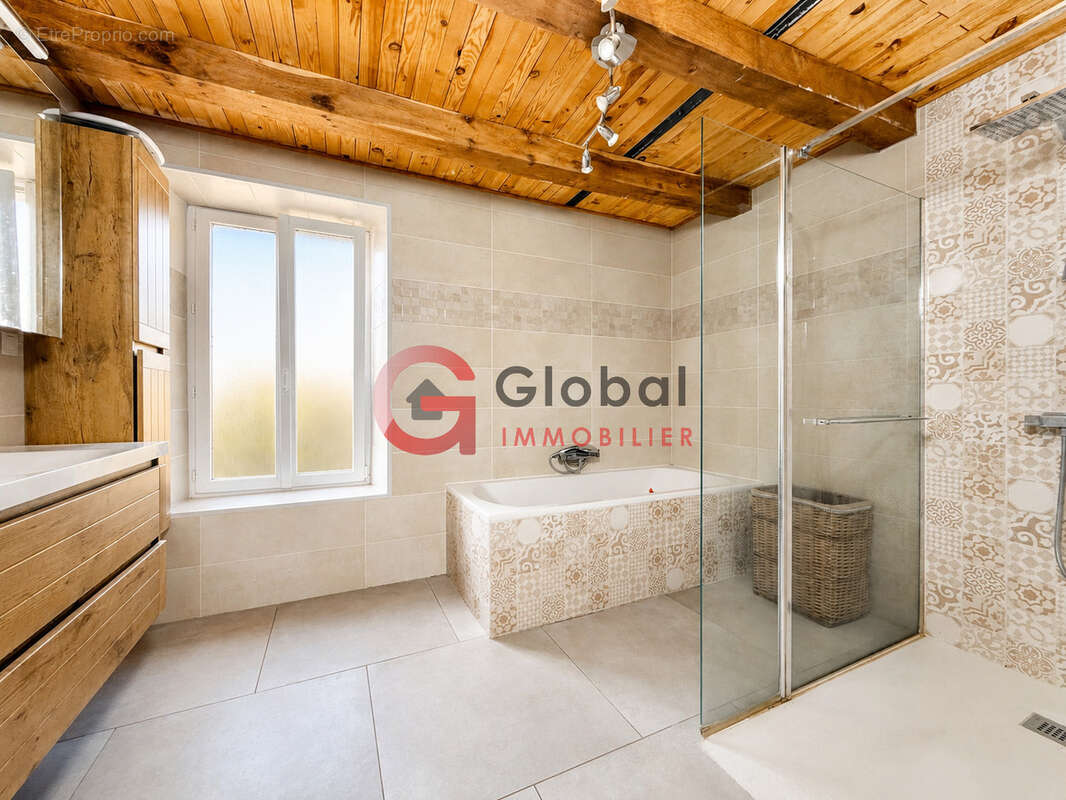 Longère rénovée 5 chambres avec terrain et étang - photo 6