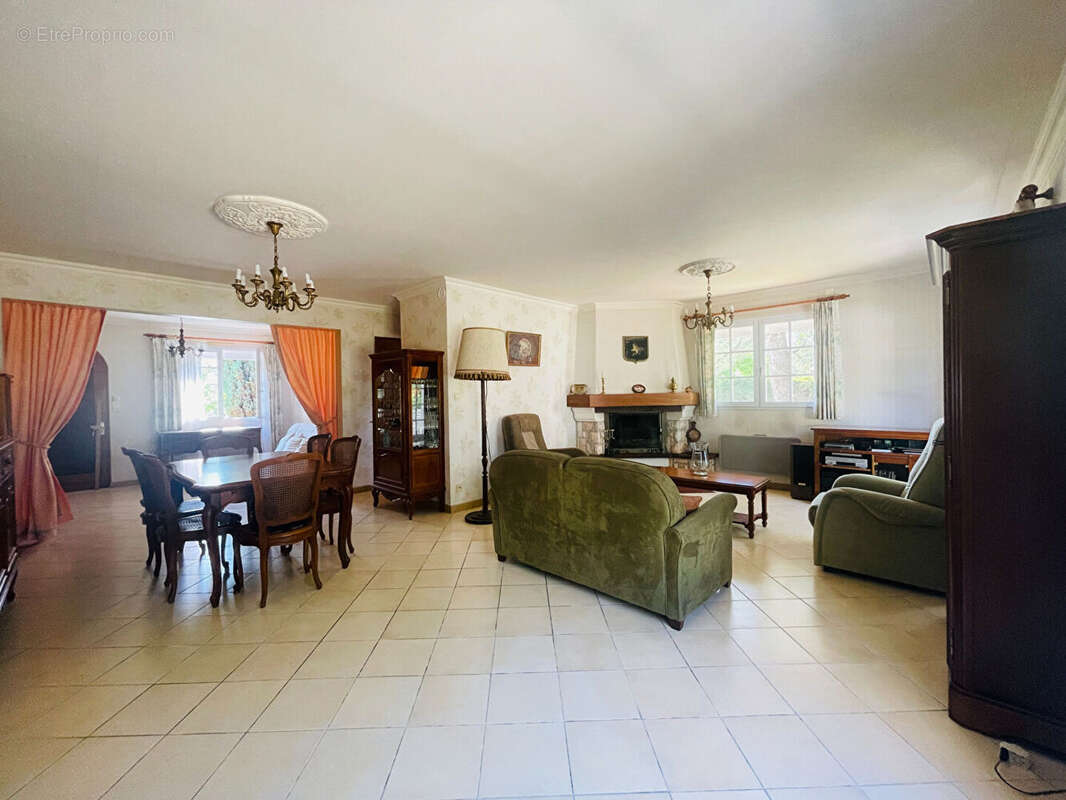 Maison à COMMEQUIERS