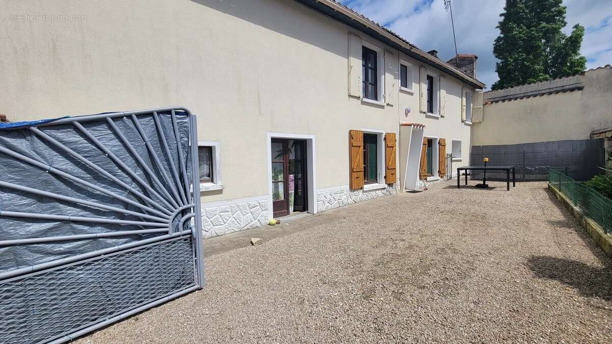 Appartement à JUILLE