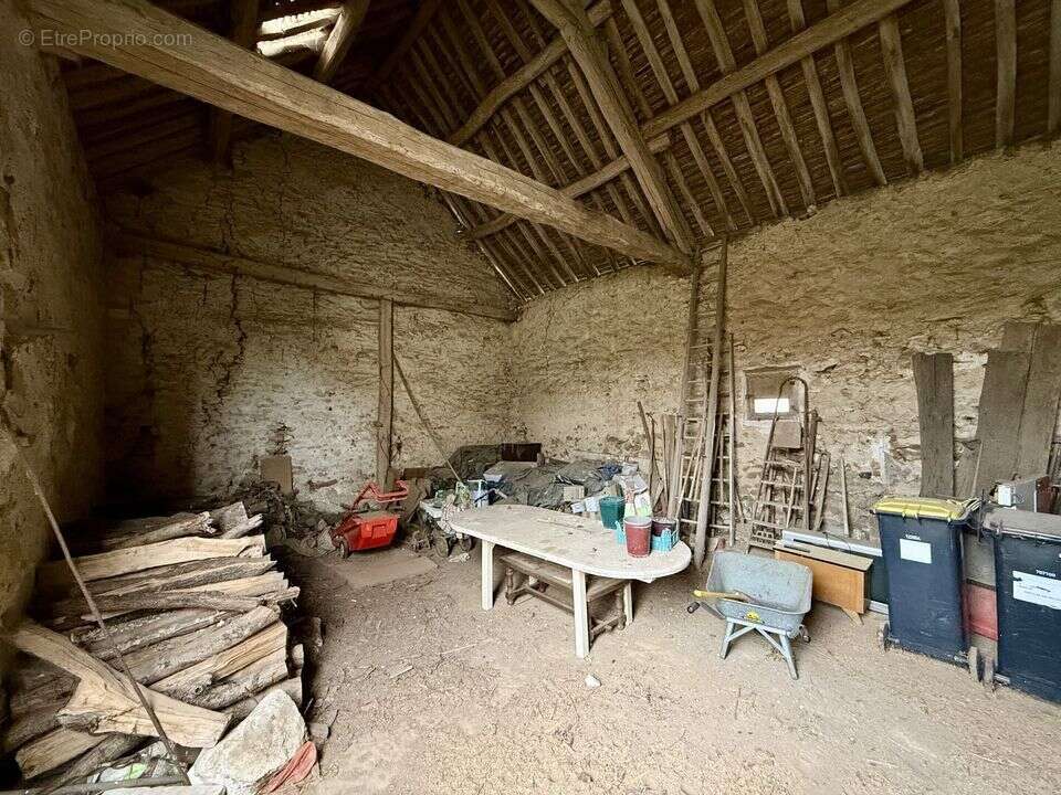 Maison ancienne avec grange et grand terrain - - photo 13