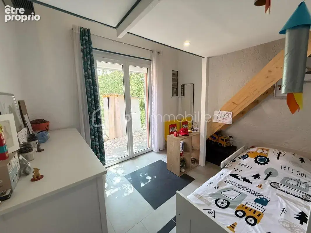 À Rocbaron (83136), superbe villa de plain-pied entièrement rénovée avec 3 chambres et grand terrain - photo 7