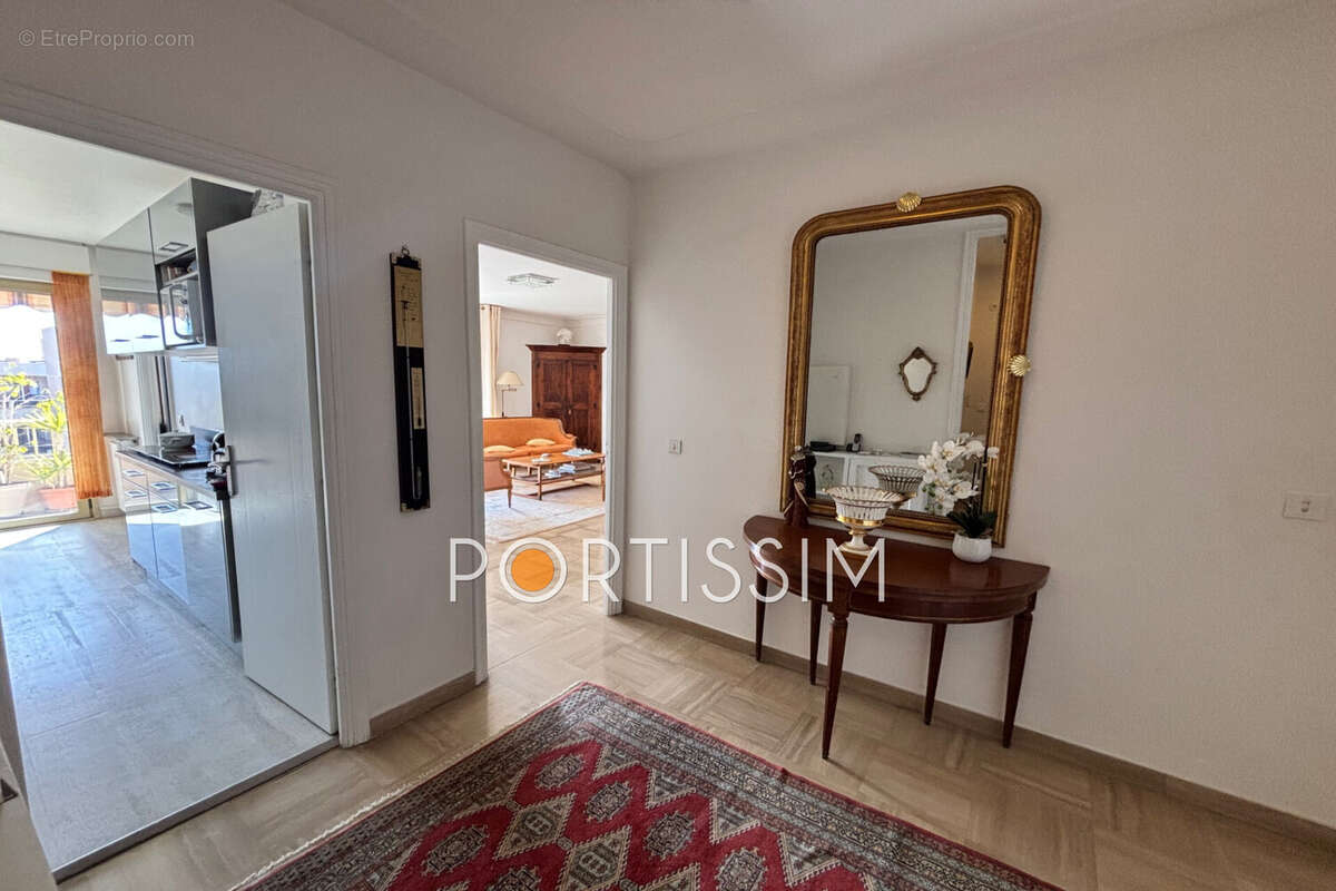 Appartement à SAINT-LAURENT-DU-VAR