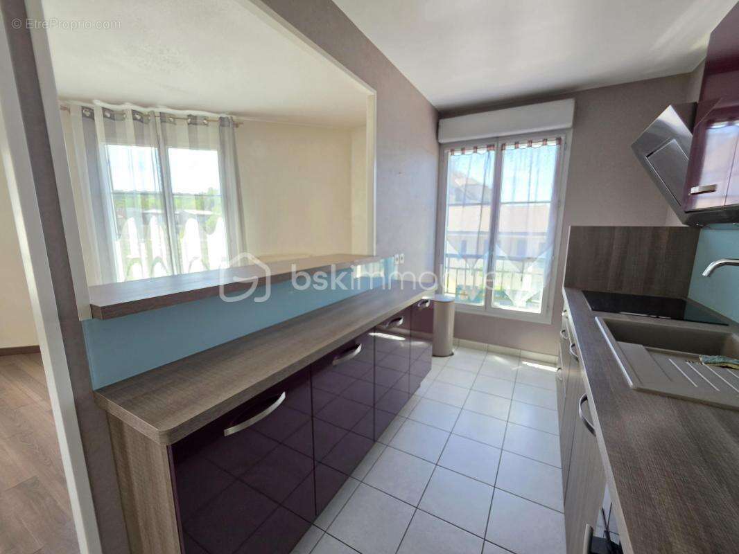 Appartement à VAUJOURS