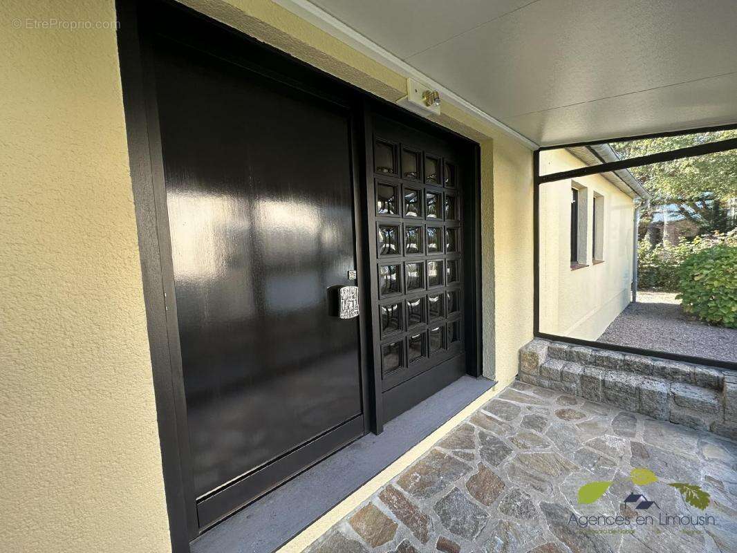 Maison à PEYRAT-LE-CHATEAU