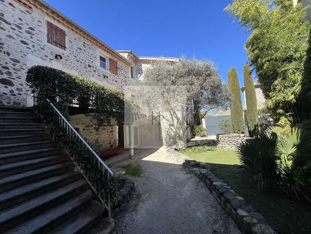 Maison à ALBA-LA-ROMAINE