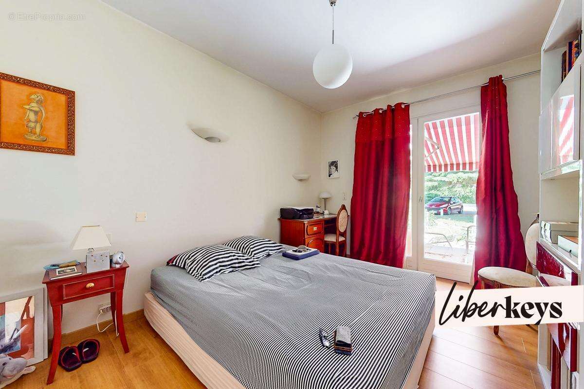 EYBENS – Maison familiale de 120 m² sur 1 070 m² de terrain, sous-sol complet et combles aménageables - photo 7