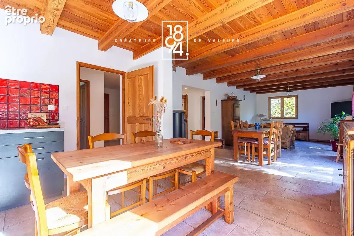 Chalet T5 à vendre Barcelonnette 04 (04400)  165 m²  Terrasse, Jardin  - photo 1